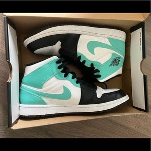 Nike air Jordan mid 1